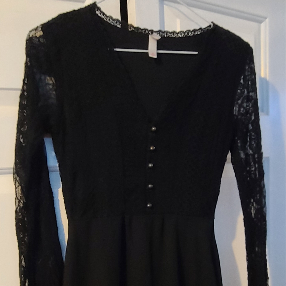 Simple Black Lace Sleeve Dress